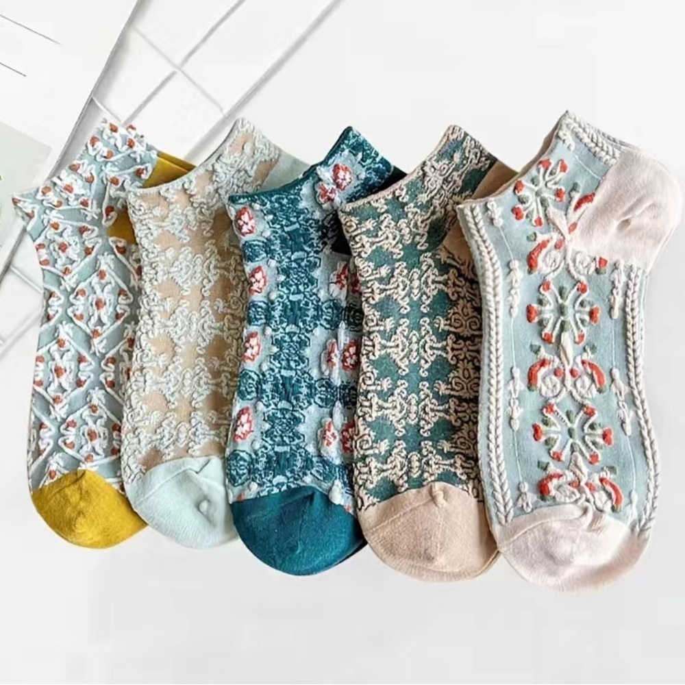 Women’s Floral Embroidered Socks 5 Pairs